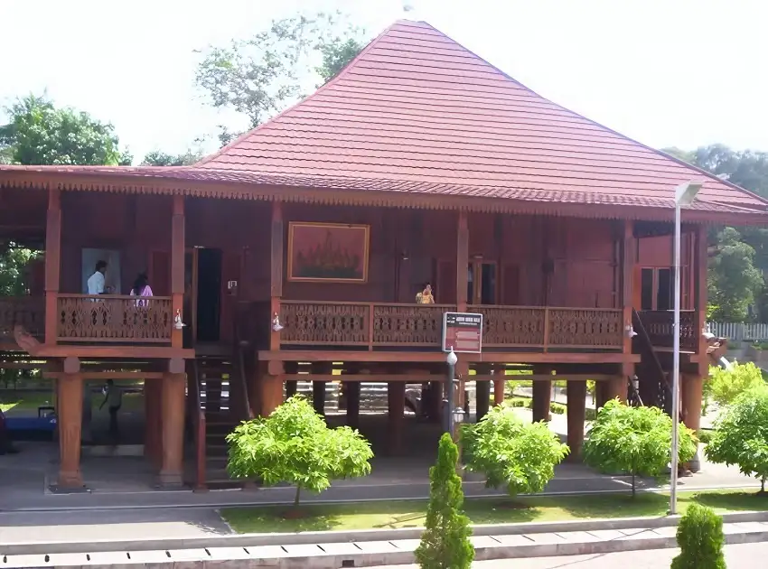 Jejak Budaya Lampung Menjelajahi Filosofi Rumah Adat