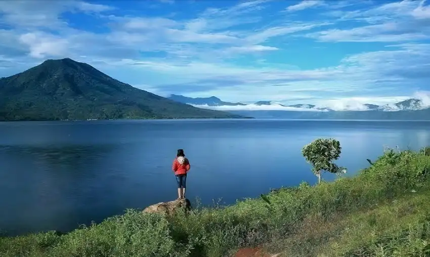Menikmati Keindahan Danau Ranau dari Penginapan Terbaik di Sekitar