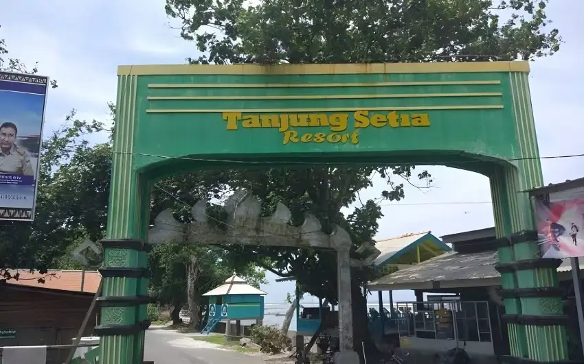 Nikmati Pesona Pantai Tanjung Setia dengan Menginap di Sini