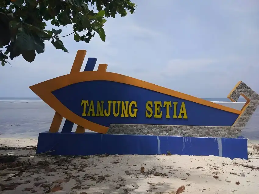 Pesona Keindahan di Lampung Barat di Pantai Tanjung Setia